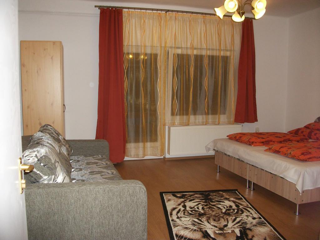 Eden Ii. Hotell Miskolc Exteriör bild