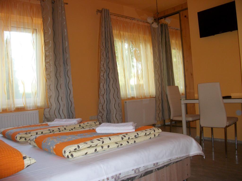 Eden Ii. Hotell Miskolc Exteriör bild