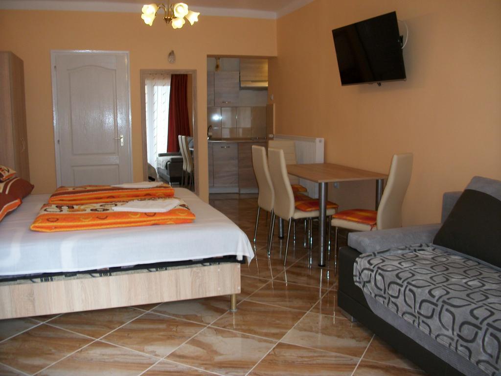 Eden Ii. Hotell Miskolc Exteriör bild