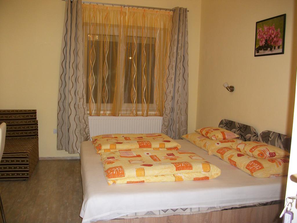 Eden Ii. Hotell Miskolc Exteriör bild